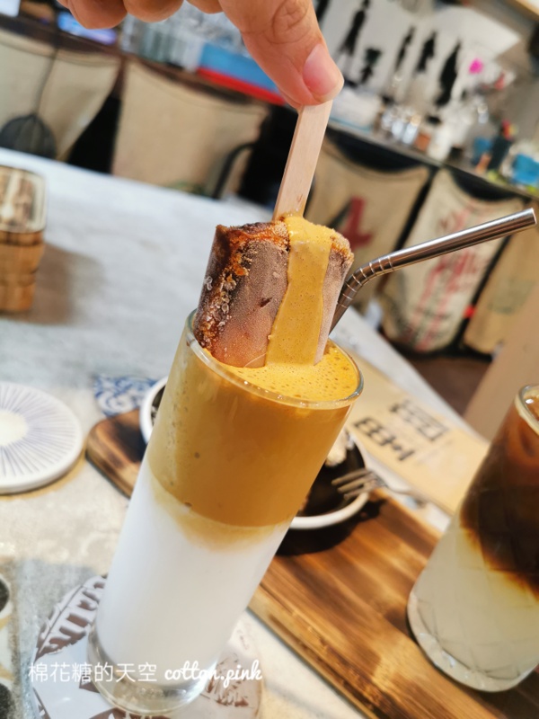 台中超隱密咖啡廳！東勢里趣咖啡藏在廟宇旁～冰棒咖啡超酷的！