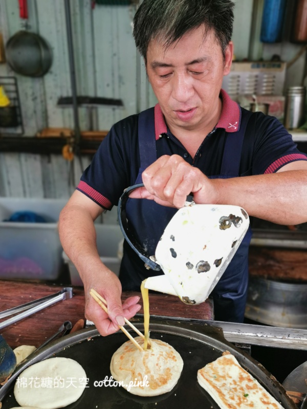 東勢隱藏版美食-老祖早點獨家灌蛋餅現做現烤最美味
