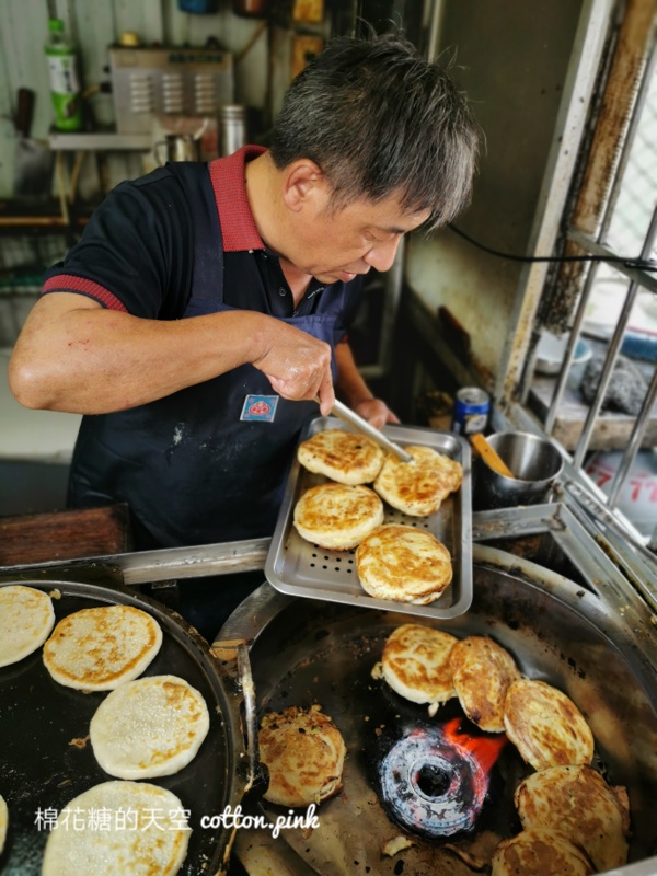 東勢隱藏版美食-老祖早點獨家灌蛋餅現做現烤最美味