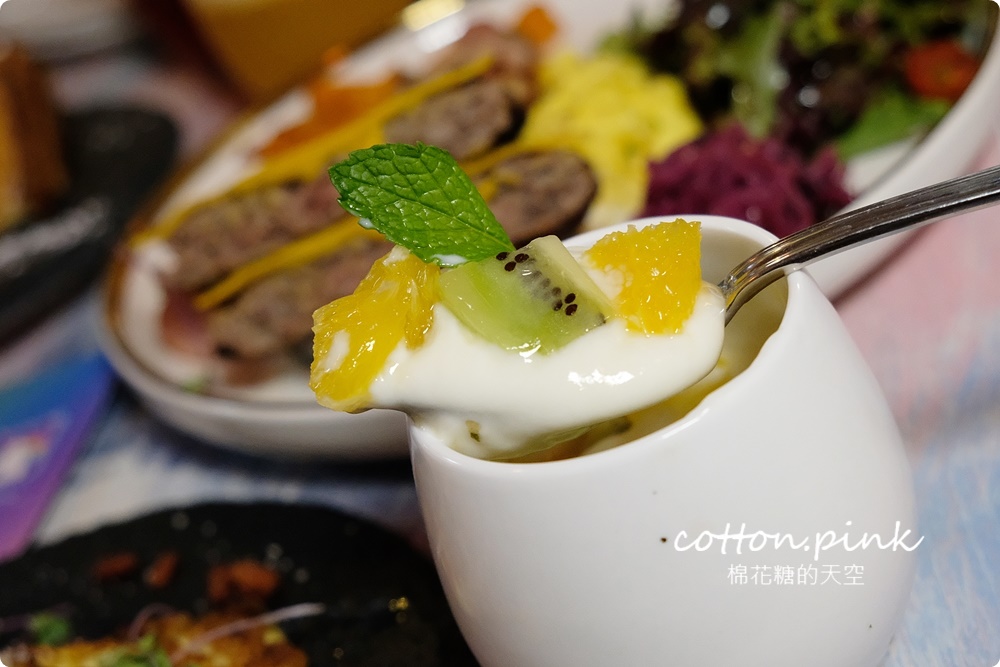 挑戰草悟道最長營業時間！Rainbow bistro從早午餐吃到宵夜場都有牛排可以點