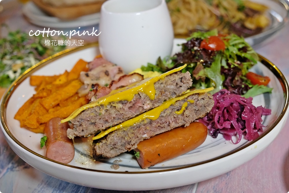 挑戰草悟道最長營業時間！Rainbow bistro從早午餐吃到宵夜場都有牛排可以點