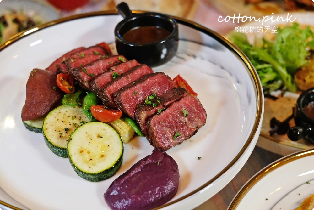 挑戰草悟道最長營業時間！Rainbow bistro從早午餐吃到宵夜場都有牛排可以點