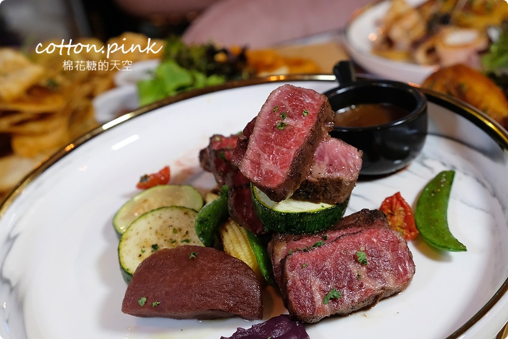挑戰草悟道最長營業時間！Rainbow bistro從早午餐吃到宵夜場都有牛排可以點