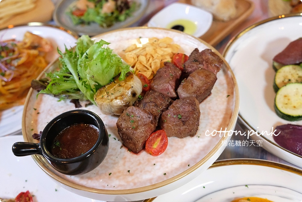 挑戰草悟道最長營業時間！Rainbow bistro從早午餐吃到宵夜場都有牛排可以點