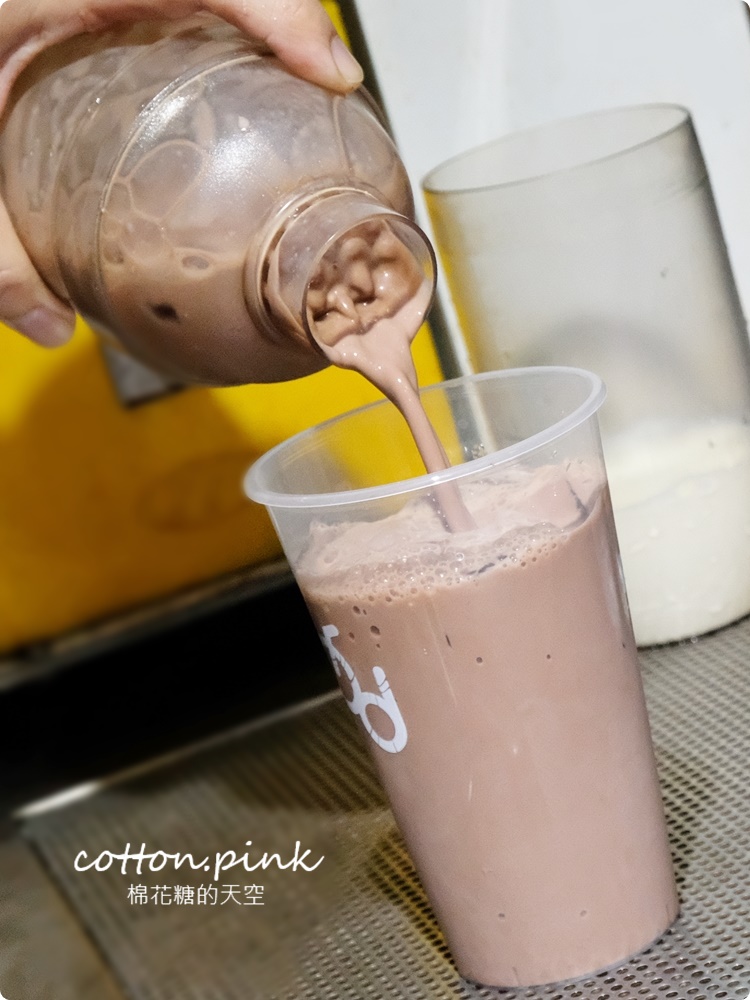 台中最新奶蓋茶專賣店-七色奶蓋外加五種歐蕾白鬍泡泡北屯店也有外送喔！