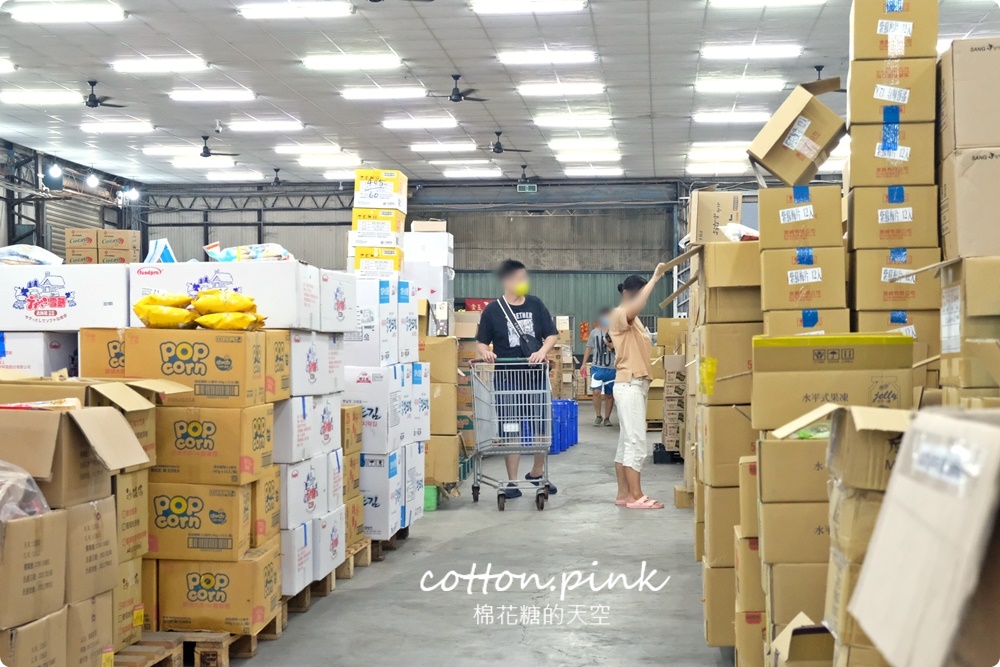嘉義旅遊景點加這站！南台灣最大零食批發倉庫藏在這，疲老闆批發倉庫買不完