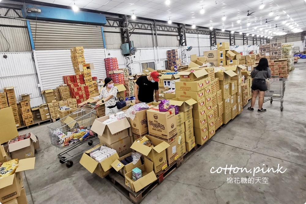 嘉義旅遊景點加這站！南台灣最大零食批發倉庫藏在這，疲老闆批發倉庫買不完