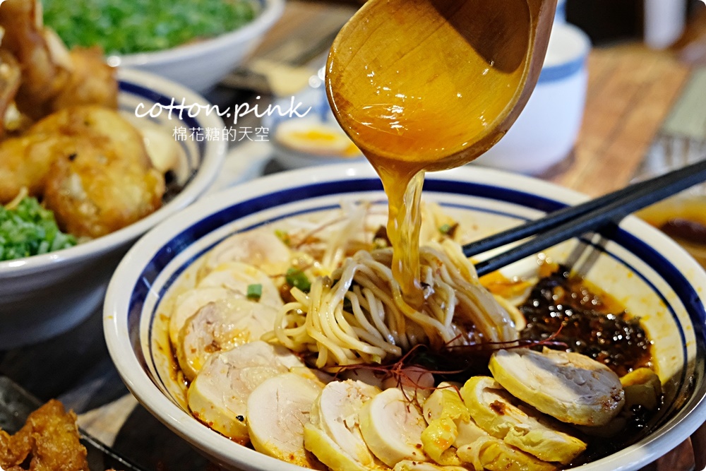 台中只有一家！超狂田雞腿拉麵每日限量供應中！山禾堂拉麵多種湯底吃不膩～