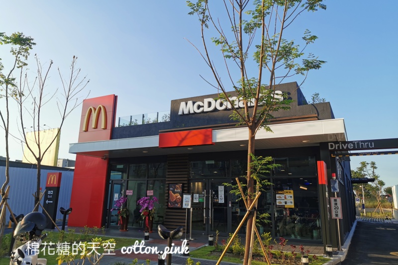 逢甲週邊第一家得來速麥當勞位置稍隱密！24小時營業～買漢堡不用找車位了