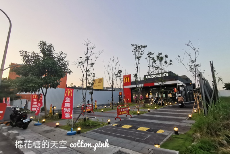 逢甲週邊第一家得來速麥當勞位置稍隱密！24小時營業～買漢堡不用找車位了