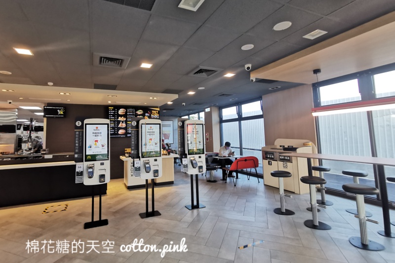 逢甲週邊第一家得來速麥當勞位置稍隱密！24小時營業～買漢堡不用找車位了