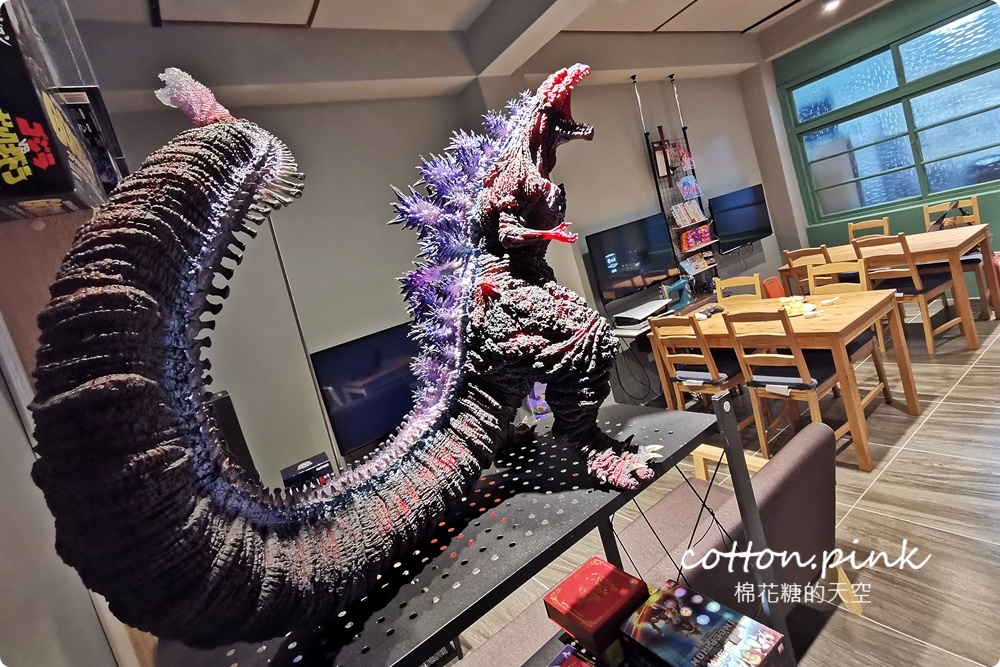 台中隱藏版電玩桌遊餐廳賣特製掛包！來電食獸用餐PS5、SWITCH多款人氣遊戲任你玩！