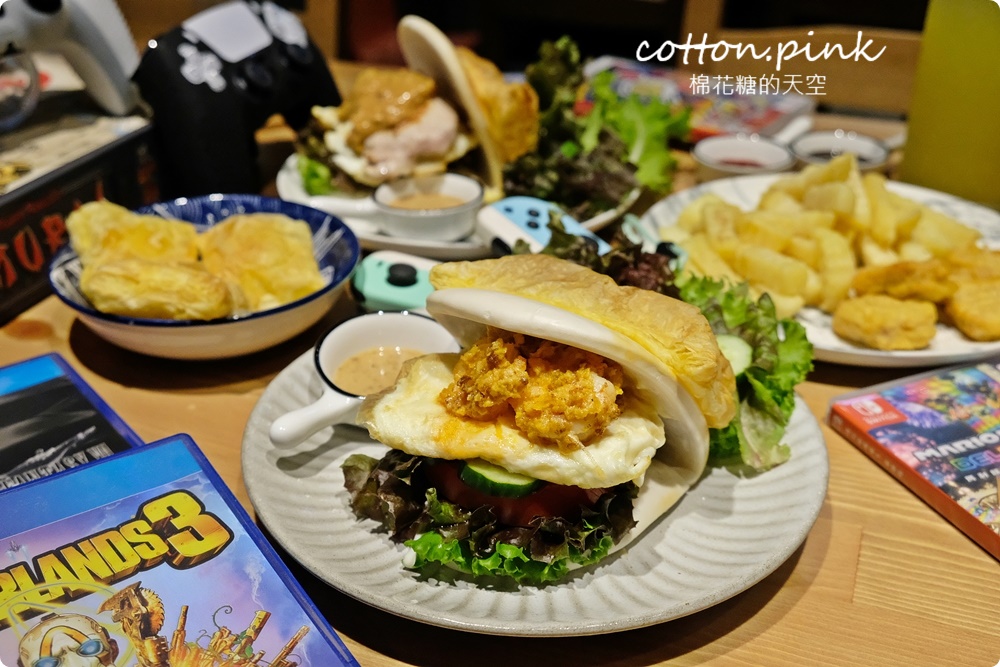 台中隱藏版電玩桌遊餐廳賣特製掛包！來電食獸用餐PS5、SWITCH多款人氣遊戲任你玩！