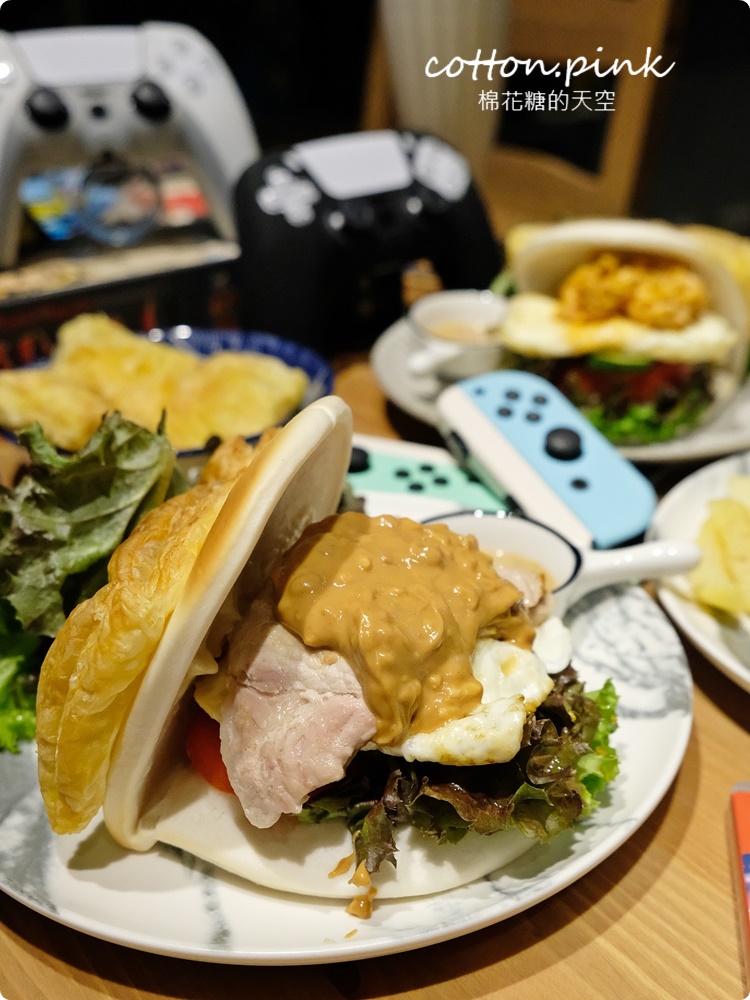 台中隱藏版電玩桌遊餐廳賣特製掛包！來電食獸用餐PS5、SWITCH多款人氣遊戲任你玩！