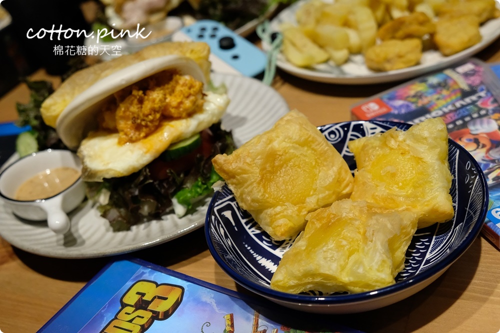 台中隱藏版電玩桌遊餐廳賣特製掛包！來電食獸用餐PS5、SWITCH多款人氣遊戲任你玩！