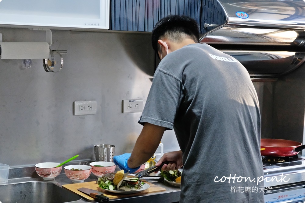 台中隱藏版電玩桌遊餐廳賣特製掛包！來電食獸用餐PS5、SWITCH多款人氣遊戲任你玩！