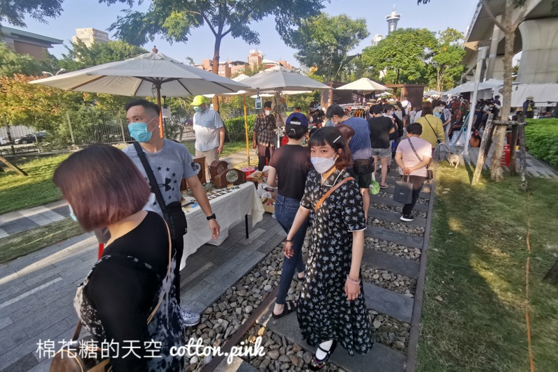 台中舊物市集這次很特別～就在舊鐵道上！只有兩週～把握時間喔！