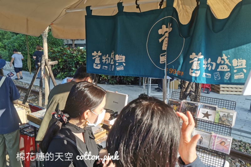 台中舊物市集這次很特別～就在舊鐵道上！只有兩週～把握時間喔！