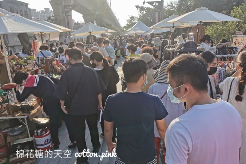 台中舊物市集這次很特別～就在舊鐵道上！只有兩週～把握時間喔！