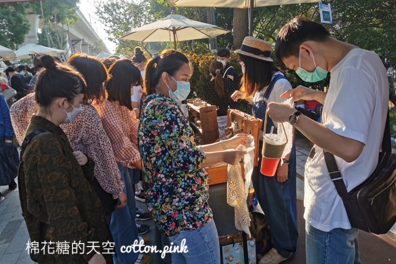 台中舊物市集這次很特別～就在舊鐵道上！只有兩週～把握時間喔！