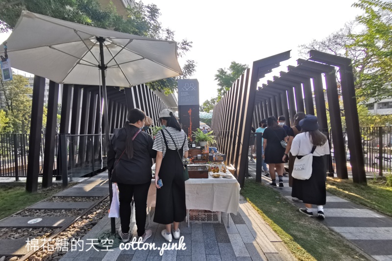 台中舊物市集這次很特別～就在舊鐵道上！只有兩週～把握時間喔！