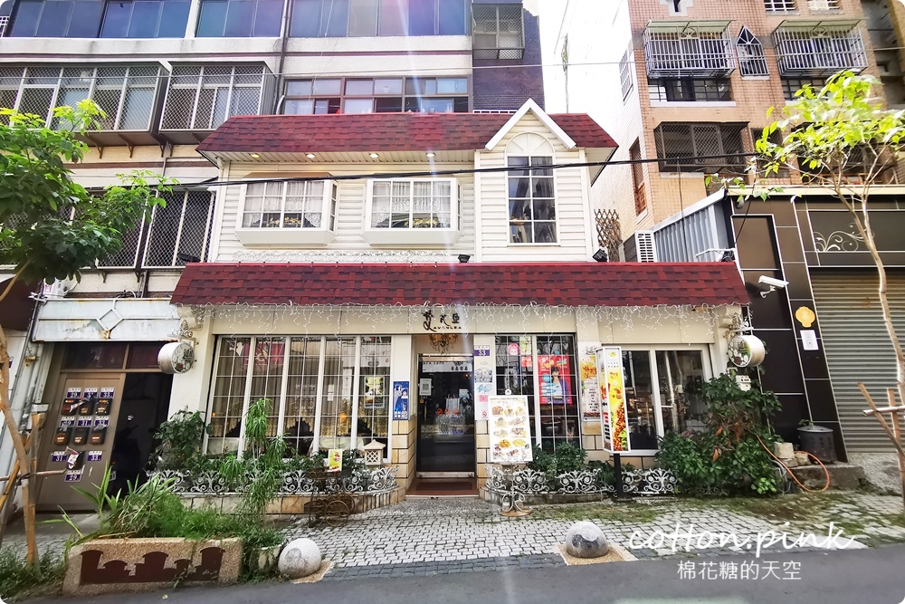 台中半日遊推薦|二十年老店還有飲料吧！超隱密咖啡廳藏在東海藝術街“巷仔內”！