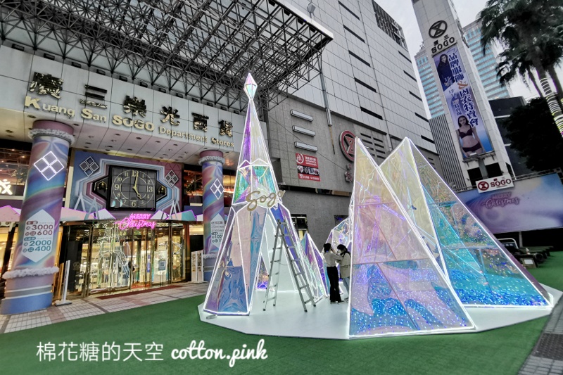 台中最新科技感聖誕樹登場啦！趁大家沒發現先來去打卡～