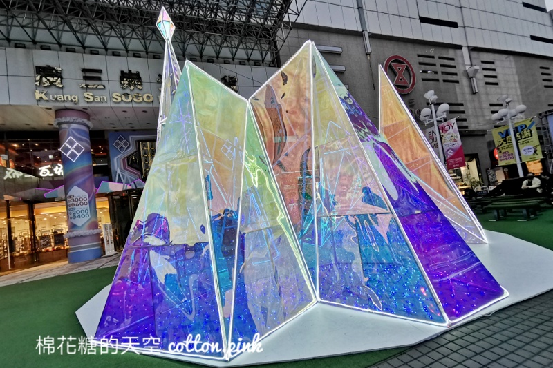 台中最新科技感聖誕樹登場啦！趁大家沒發現先來去打卡～