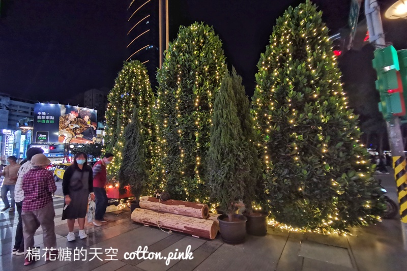 台中首創露營風聖誕村！每一顆都是真正的聖誕樹唷～