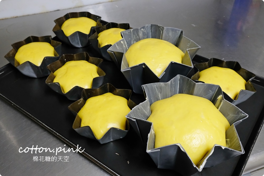 台中麵包推薦|冬季限定黃金麵包、夢幻草莓生乳包糖印限時供應中～少見第五種乳酪更勝巴斯克！