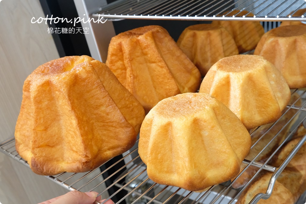 台中麵包推薦|冬季限定黃金麵包、夢幻草莓生乳包糖印限時供應中～少見第五種乳酪更勝巴斯克！