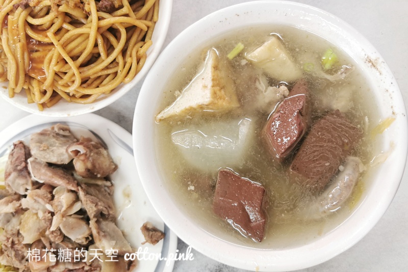 台中東勢老店-阿婆炒麵鹹香入味超唰嘴！在地人推薦辣醬這樣加～