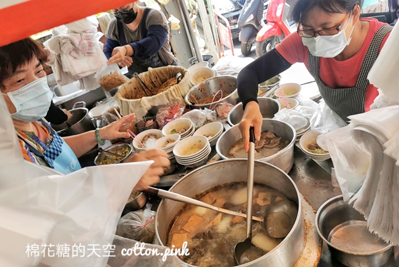 台中東勢老店-阿婆炒麵鹹香入味超唰嘴！在地人推薦辣醬這樣加～