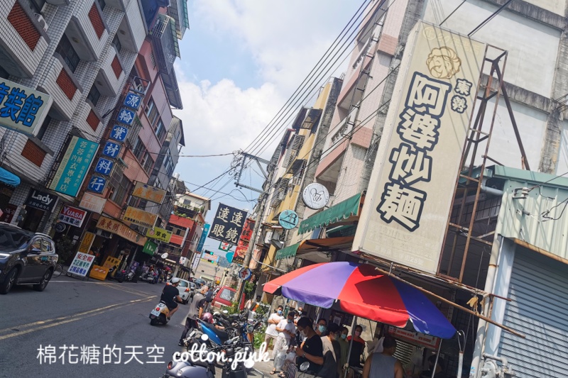 台中東勢老店-阿婆炒麵鹹香入味超唰嘴！在地人推薦辣醬這樣加～