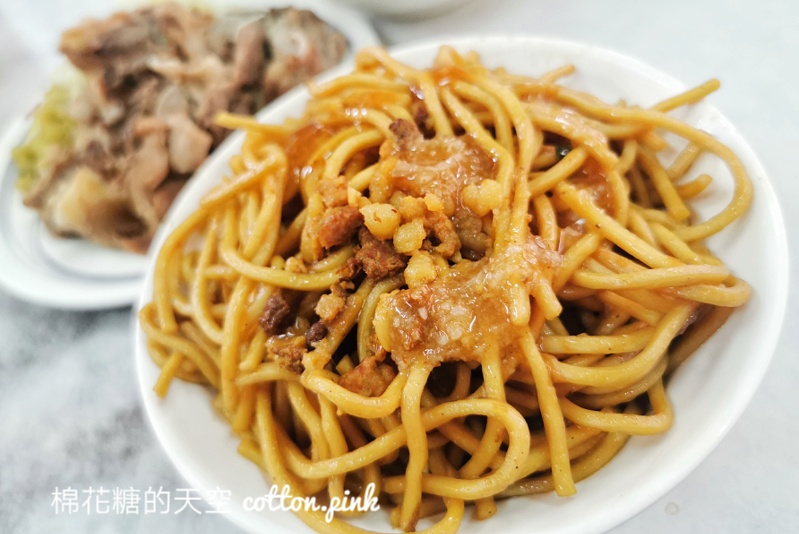台中東勢老店-阿婆炒麵鹹香入味超唰嘴！在地人推薦辣醬這樣加～
