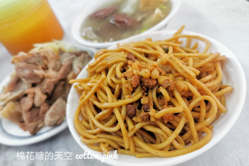 台中東勢老店-阿婆炒麵鹹香入味超唰嘴！在地人推薦辣醬這樣加～
