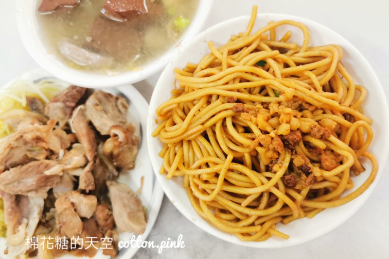 台中東勢老店-阿婆炒麵鹹香入味超唰嘴！在地人推薦辣醬這樣加～