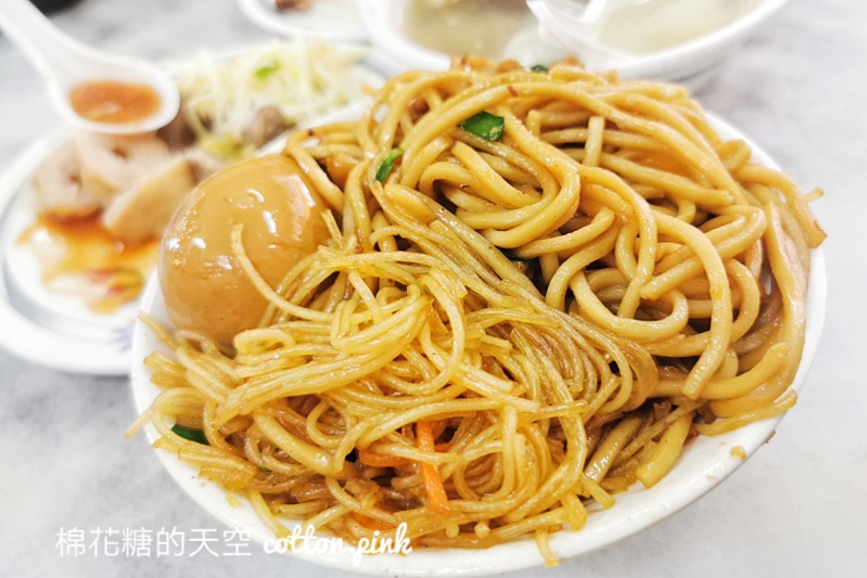 台中東勢老店-阿婆炒麵鹹香入味超唰嘴！在地人推薦辣醬這樣加～