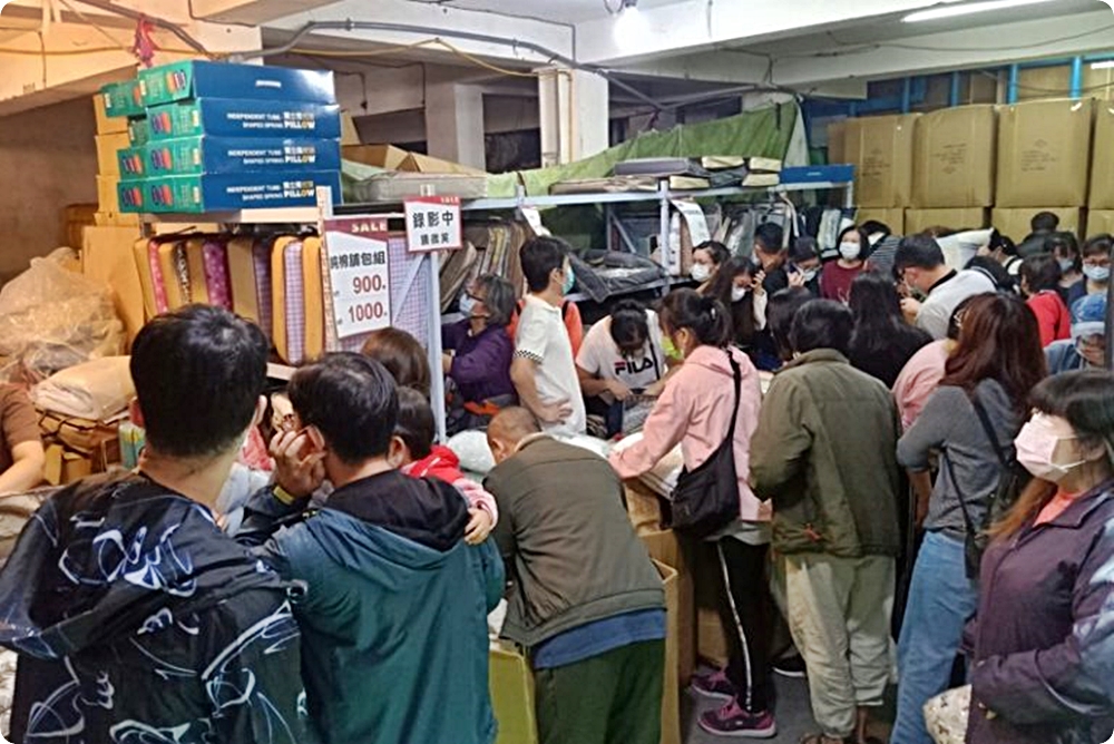 寒流來襲我不怕!羽絨被、羊毛被、蠶絲被通通下殺五折!多利寶寢具廠拍NG區低於一折限時開放 寒流來襲我不怕!羽絨被、羊毛被、蠶絲被通通下殺五折!多利寶寢具廠拍NG區低於一折限時開放