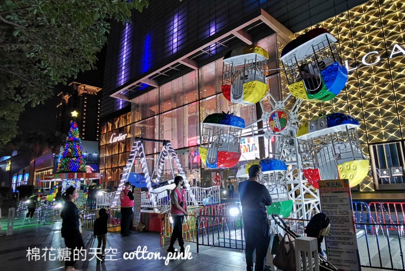 台中最新樂高聖誕樂園開園啦！旋轉樂高小飛機、樂高海盜船超萌超好拍～