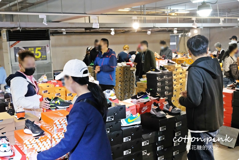 年底最強檔！日曜天地NIKE年終出清，萬雙鞋款、品牌服飾990元起，加碼滿千再折百，跨年前衝一波！