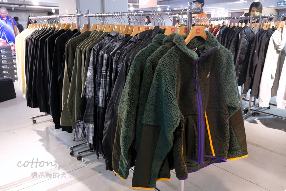 年底最強檔！日曜天地NIKE年終出清，萬雙鞋款、品牌服飾990元起，加碼滿千再折百，跨年前衝一波！