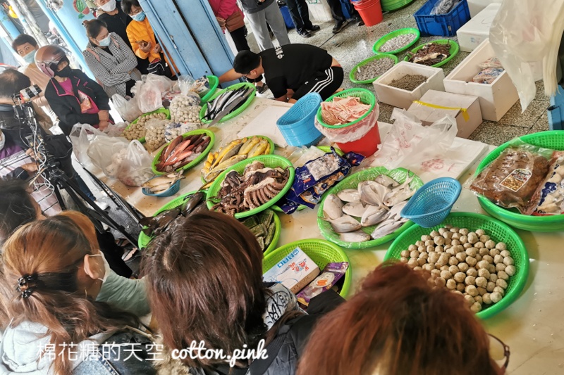 海鮮拍賣直播移師台中第五市場！滿滿一桌海味～整隻鮭魚現切現賣