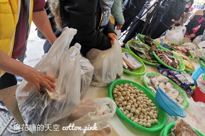 海鮮拍賣直播移師台中第五市場！滿滿一桌海味～整隻鮭魚現切現賣