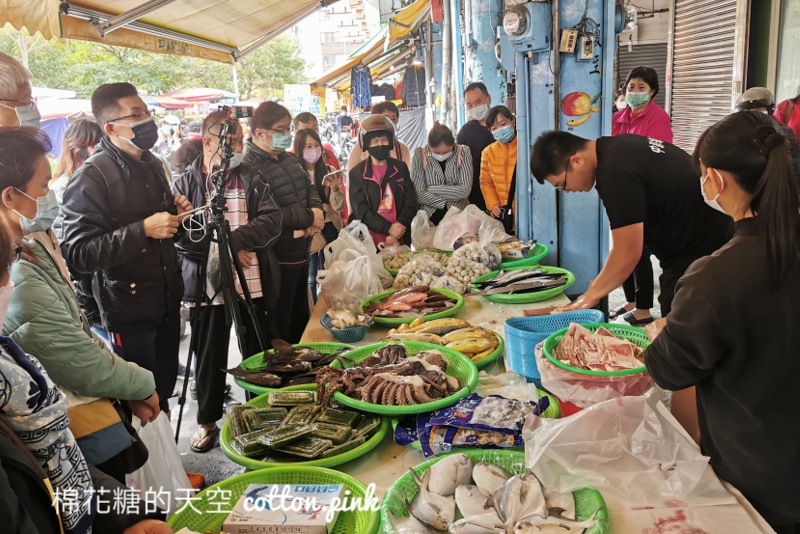 海鮮拍賣直播移師台中第五市場！滿滿一桌海味～整隻鮭魚現切現賣