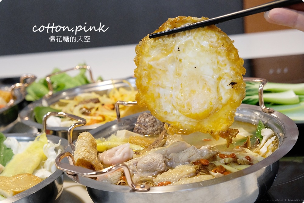 台中火鍋推薦！漢口路桂花樓平價鍋物129起～冰淇淋飲料吧吃到飽，一開門就滿滿桂花香～