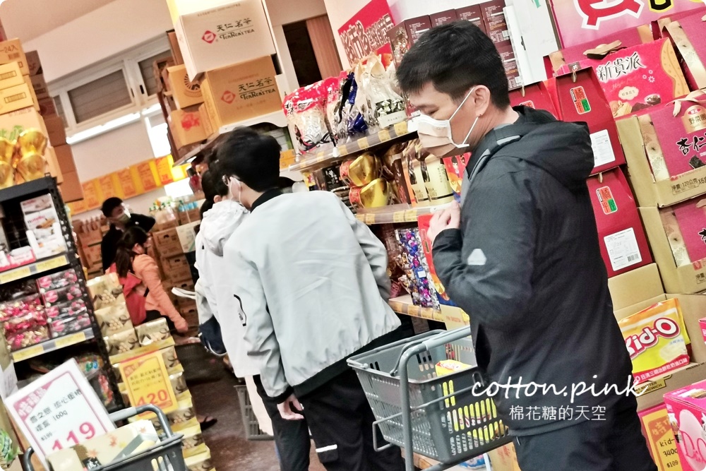台中糖果、堅果、巧克力這裡買年貨大街還便宜！台灣e食館除夕到初五都有營業～最新酒糖巧克力、過年禮盒開箱看這篇