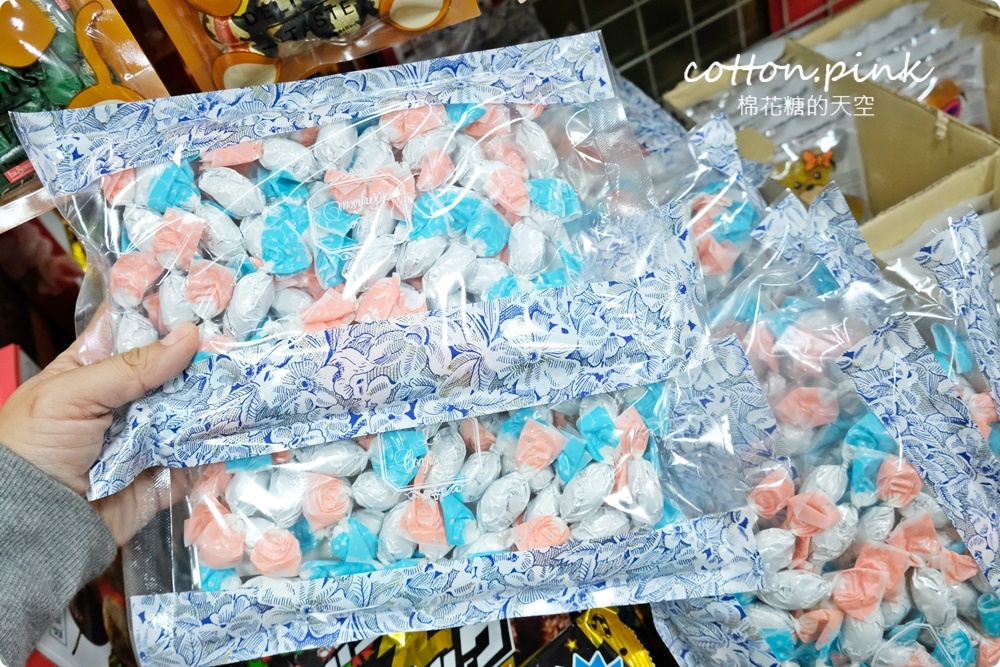 台中糖果、堅果、巧克力這裡買年貨大街還便宜！台灣e食館除夕到初五都有營業～最新酒糖巧克力、過年禮盒開箱看這篇