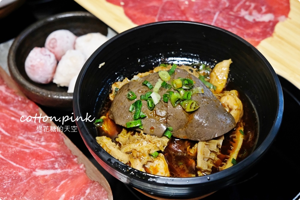 台中火鍋推薦|少見冷藏肉片口感不一般，銄鍋火鍋九種湯底天天吃都不膩！