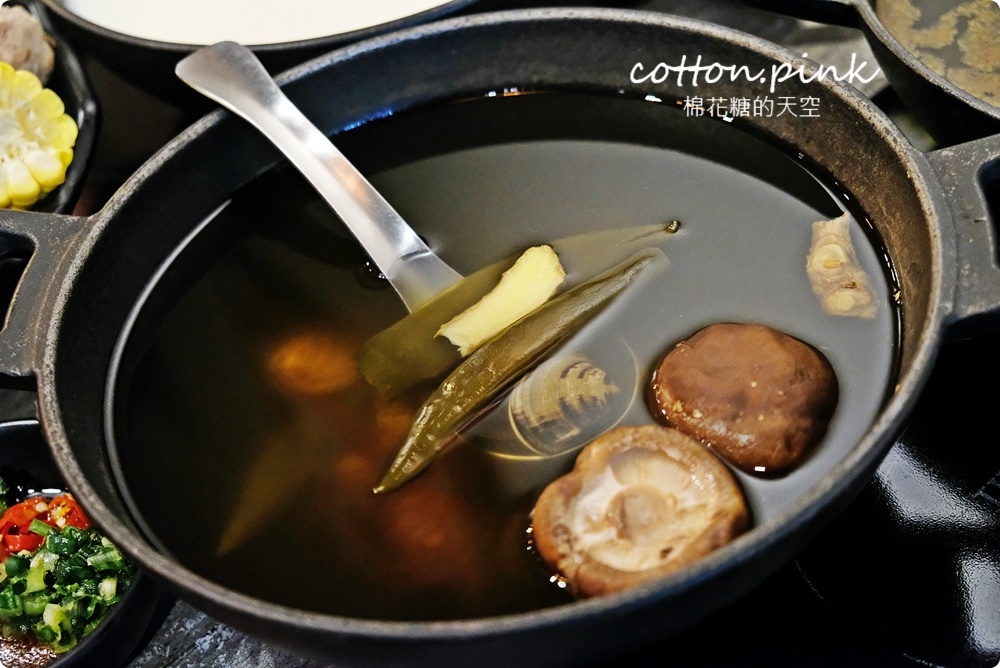 台中火鍋推薦|少見冷藏肉片口感不一般，銄鍋火鍋九種湯底天天吃都不膩！